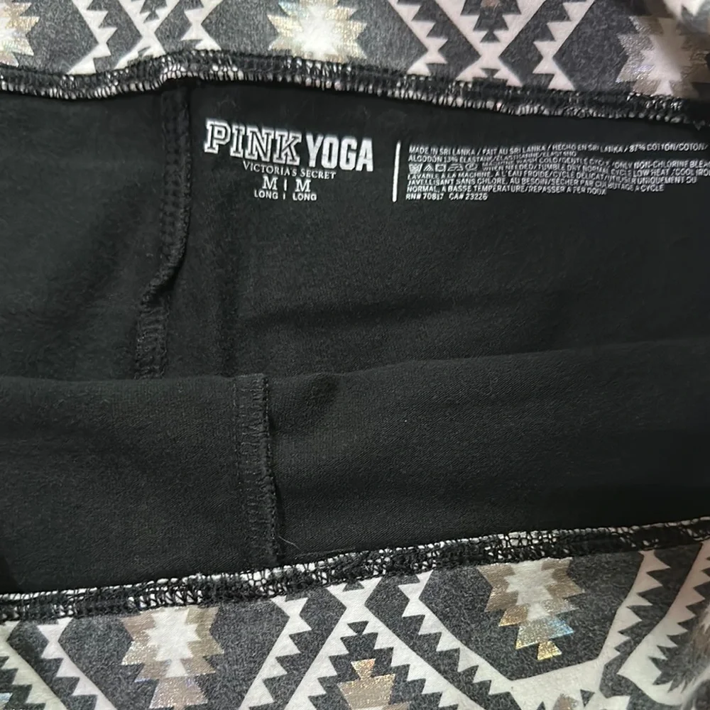 PINK Victoria’s Secret Black Yoga Flare Pants with Patterned Waistband - Size M - Picture 4 of 5